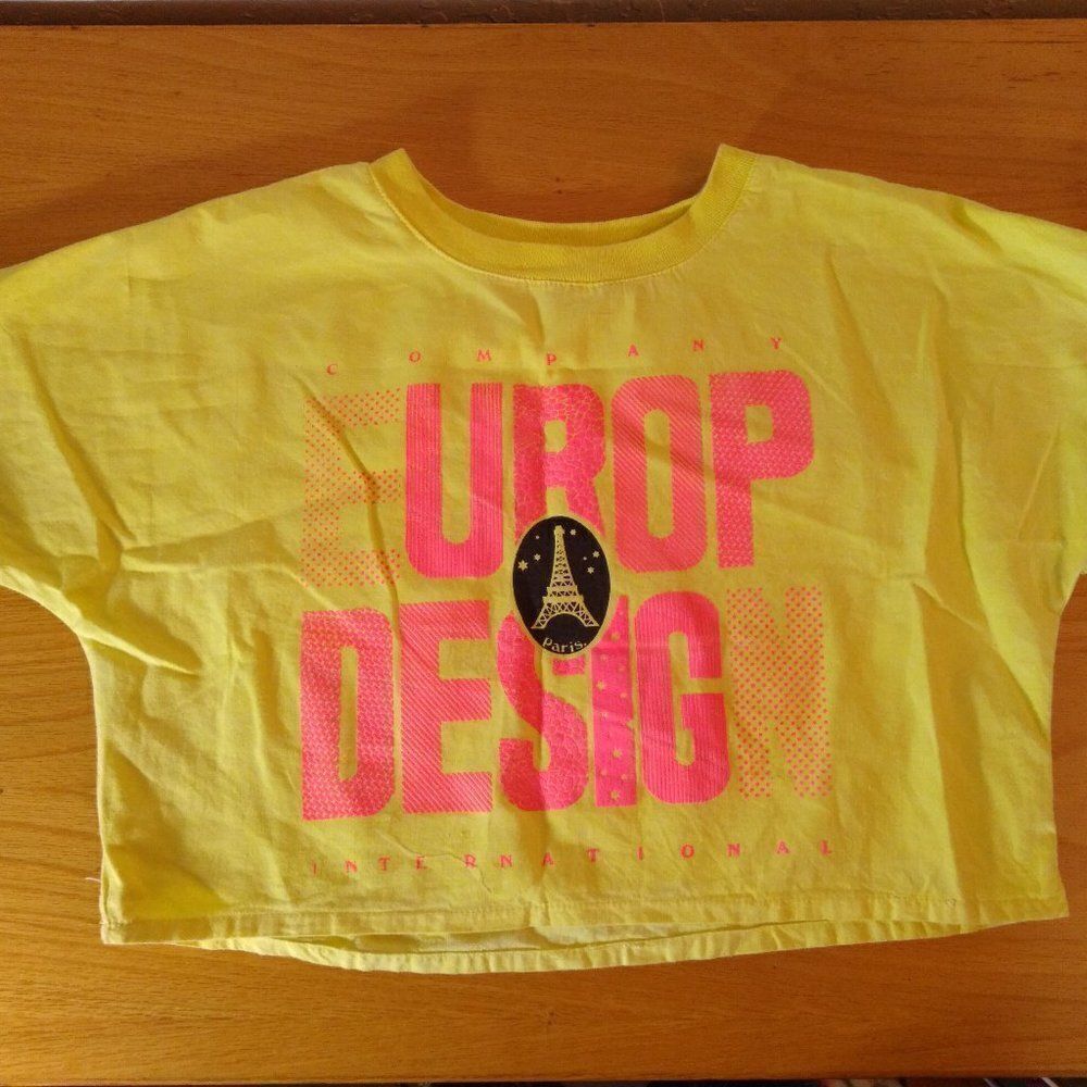 VTG Europ Design Spell Out Neon Crop Top T-Shirt